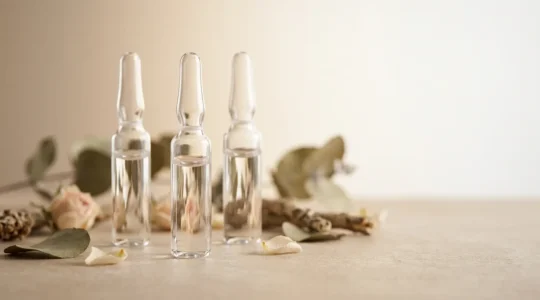 Piano completo di medicina estetica che combina laser, filler e botox per prevenire l'invecchiamento improvviso del viso