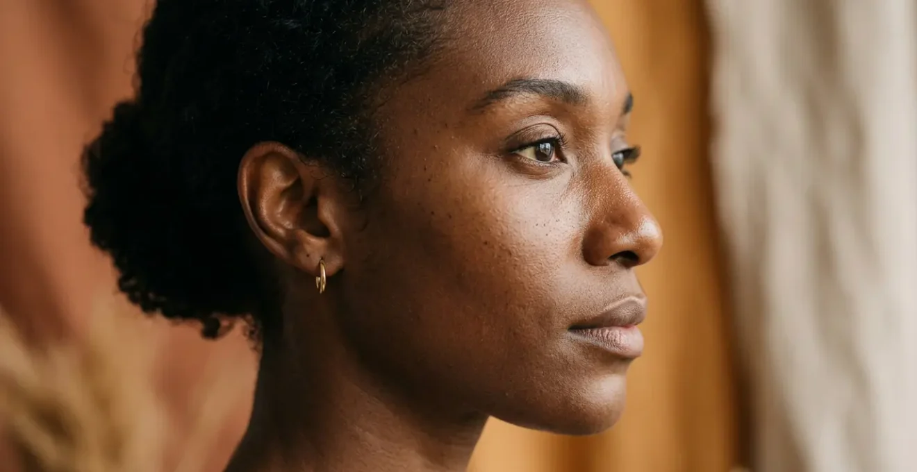 Profilo armonico che integra caratteristiche etniche naturali con raffinamento estetico del naso