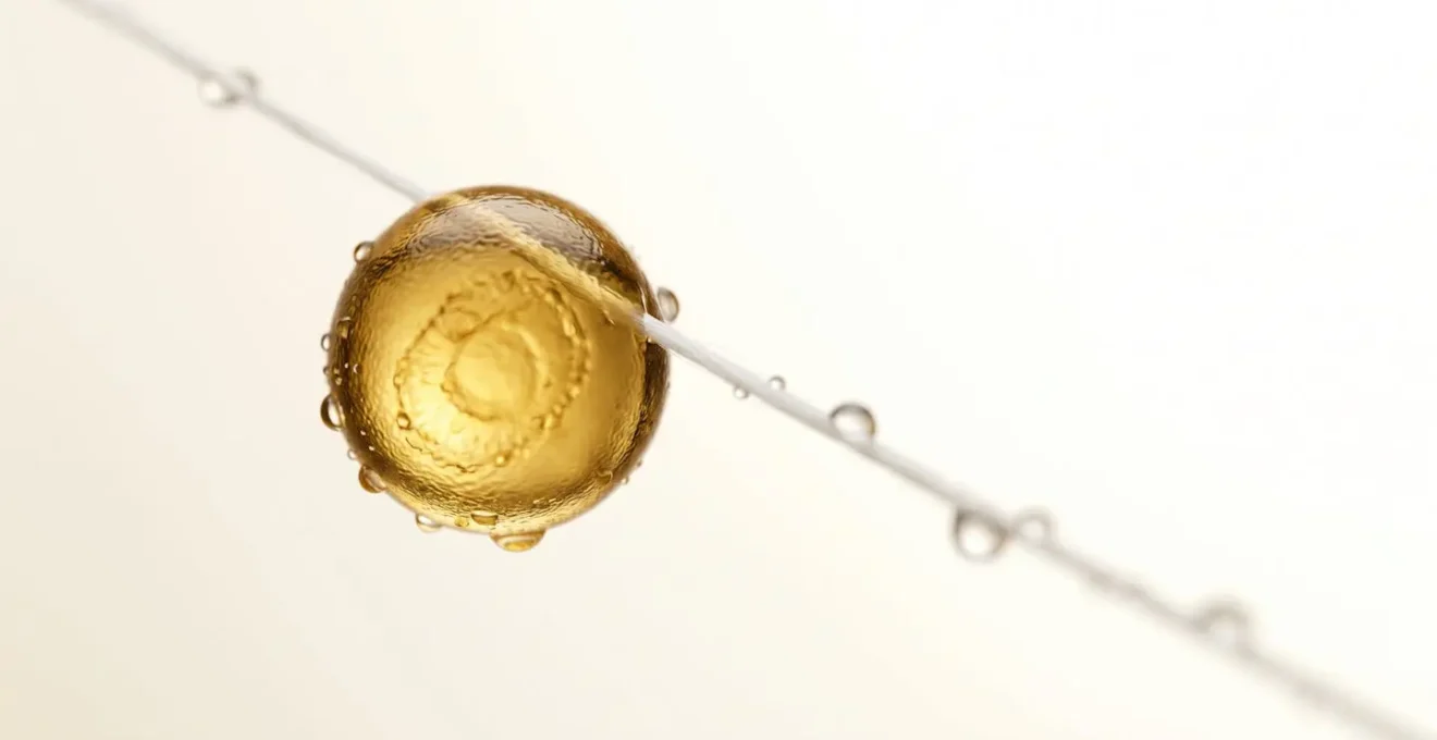 Rappresentazione visiva della tecnologia di incapsulamento del retinolo per massimizzare la biodisponibilità